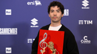 Fulminacci rivela il playback cantando a Domenica in con una banana