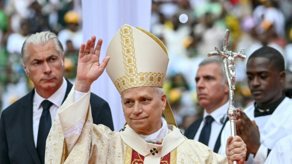 L&eacute;on XIV ach&egrave;ve une tourn&eacute;e africaine au rythme effr&eacute;n&eacute;