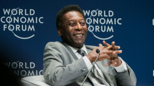 Pel&eacute; hospitalizado de nuevo para seguir tratamiento contra el c&aacute;ncer