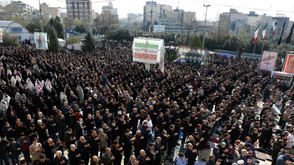 Malgr&eacute; de nouvelles frappes, les Iraniens nombreux pour la pri&egrave;re de l'A&iuml;d 
