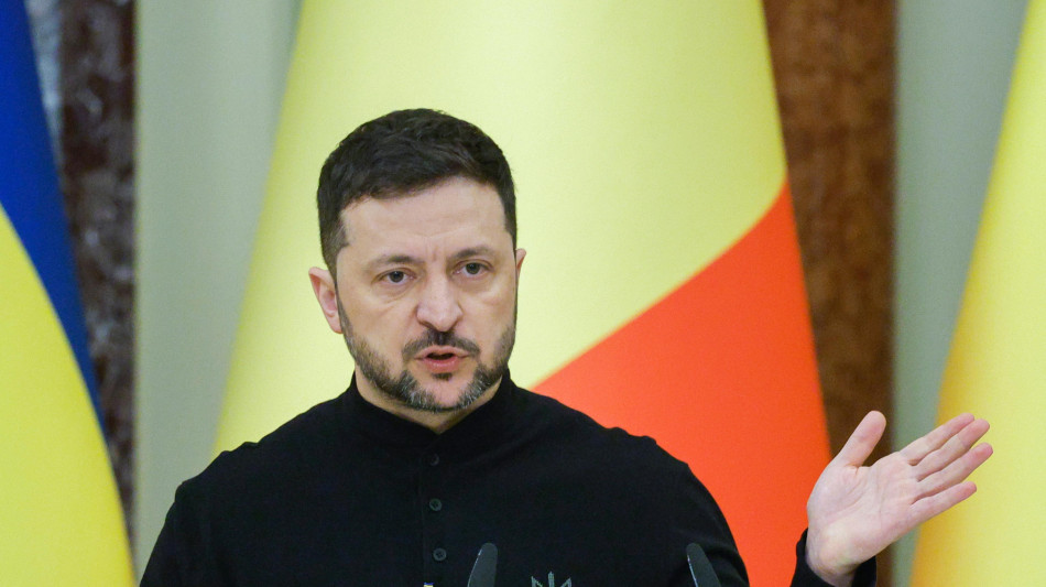 Zelensky, Vance in qualche modo giustifica azioni di Putin