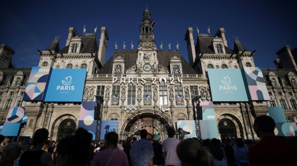 V&iacute;timas de viol&ecirc;ncia t&ecirc;m espa&ccedil;o para ajuda na 'fan zone' ol&iacute;mpica em Paris