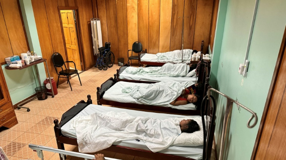 Duas meninas em estado cr&iacute;tico ap&oacute;s inc&ecirc;ndio que matou 19 estudantes na Guiana