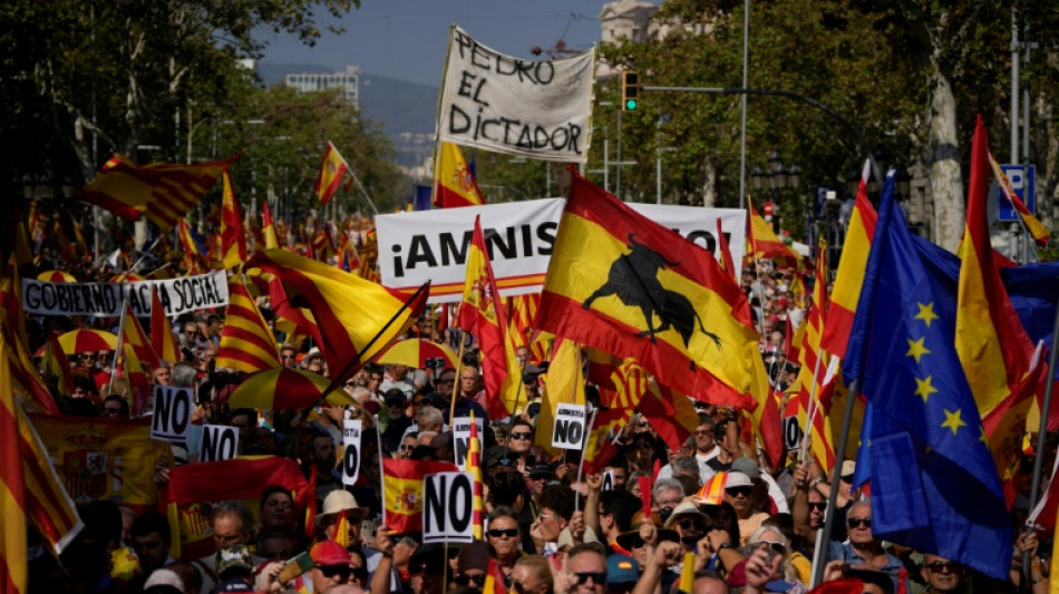 Miles se manifiestan en Barcelona contra posible amnist&iacute;a a independentistas catalanes