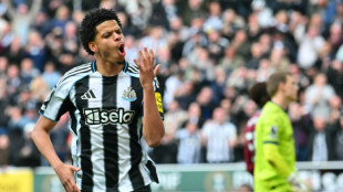 West Ham on brink of Premier League relegation, Man Utd seal third
