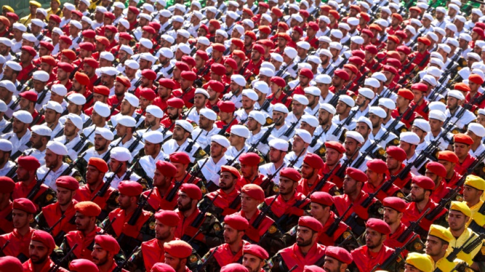 Iran demonstriert mit Milit&auml;rparaden zum "Tag der Armee" St&auml;rke