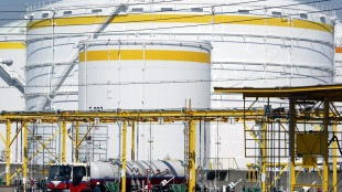 Il petrolio inverte rotta e cala, il Wti a 93 dollari e Brent a 99