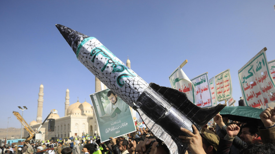 Trump, l'Iran pagher&agrave; per gli attacchi degli Houthi