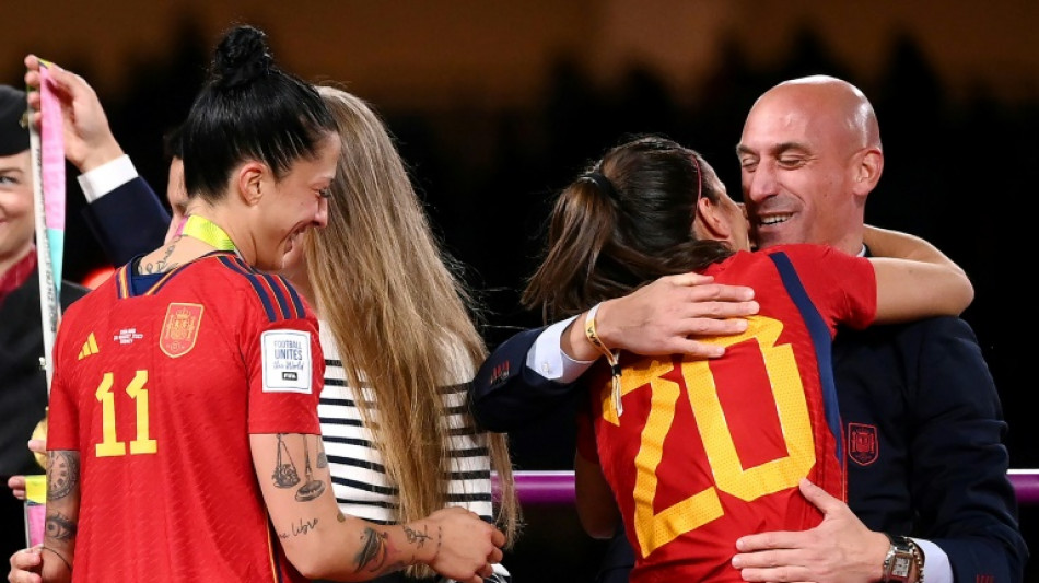 Scandale du baiser forc&eacute;: l'ex-patron du foot espagnol face &agrave; la justice