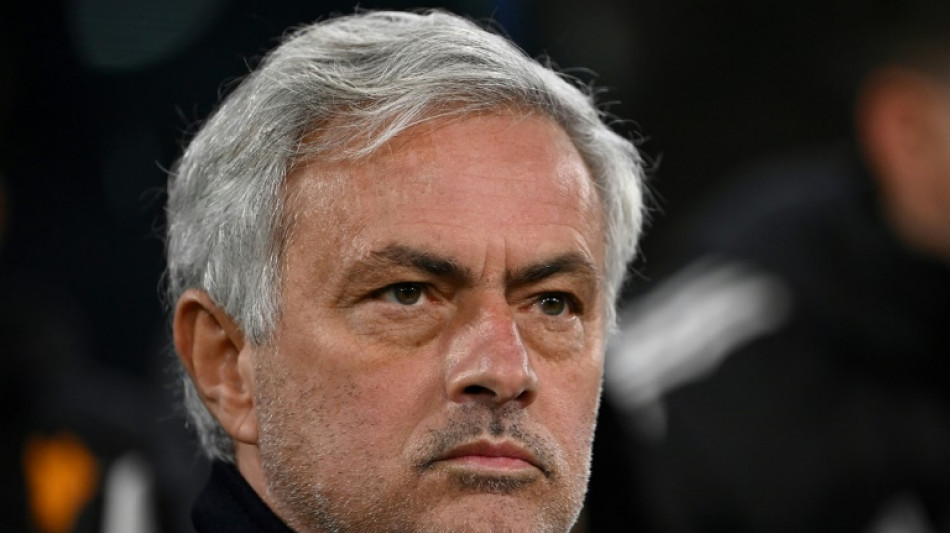 La Roma anuncia la partida inmediata de su entrenador Jos&eacute; Mourinho