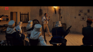 La 'telefonata che allunga la vita' di Tim con Massimo Lopez si evolve