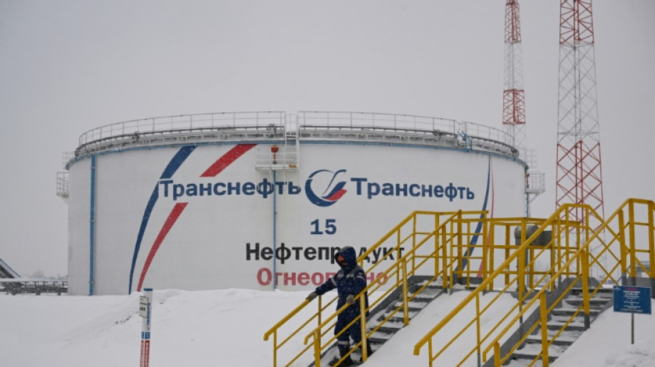 Ar&aacute;bia Saudita e R&uacute;ssia prorrogam cortes na produ&ccedil;&atilde;o de petr&oacute;leo