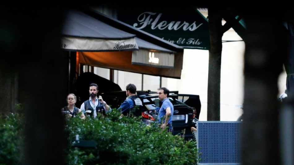 Une voiture fonce sur une terrasse &agrave; Paris: un mort, la piste de l'accident privil&eacute;gi&eacute;e