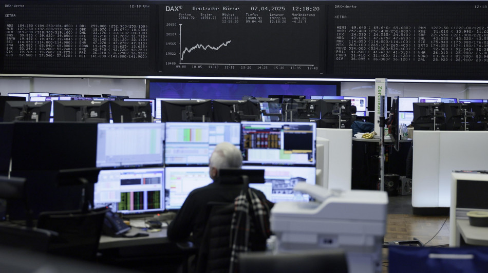 Borsa: l'Europa chiude positiva, Parigi +0,8%