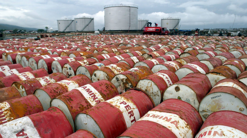 Prezzo petrolio in calo, Wti scambiato a 65,39 dollari