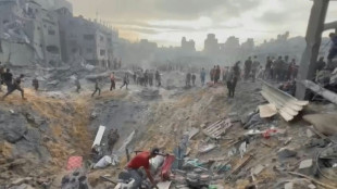 Israel bombardea campo de refugiados en Gaza, para eliminar a un l&iacute;der de Ham&aacute;s
