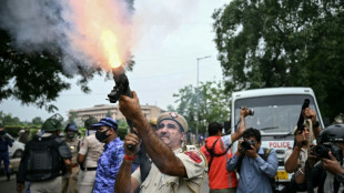 Proteste gegen Betrug bei Pr&uuml;fungen in Indien: Polizei setzt Tr&auml;nengas ein