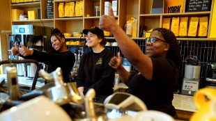 Caf&eacute; franc&ecirc;s em Nova York emprega pessoas com defici&ecirc;ncia