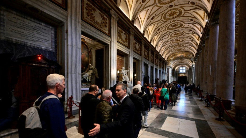 Nach Abschied von Papst mit Hunderttausenden richtet sich Blick auf Konklave