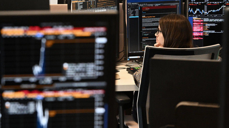 Borsa: Milano peggiora con l'Europa, in luce Mps e Tim