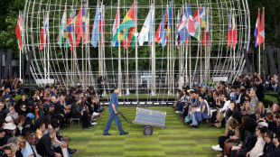 Louis Vuitton d&aacute; toque pol&iacute;tico a desfile que celebrou a diversidade