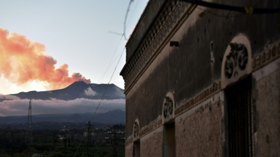 Cierran el aeropuerto de Catania por las cenizas del volc&aacute;n Etna