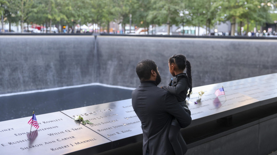 New York ricorda le vittime dell'11/9, un minuto di silenzio