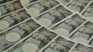 Bolsa de T&oacute;quio desaba 12,4% e registra a maior queda em pontos na hist&oacute;ria