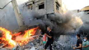 Israel abruma a Gaza con bombardeos y multiplica se&ntilde;ales de inminente invasi&oacute;n