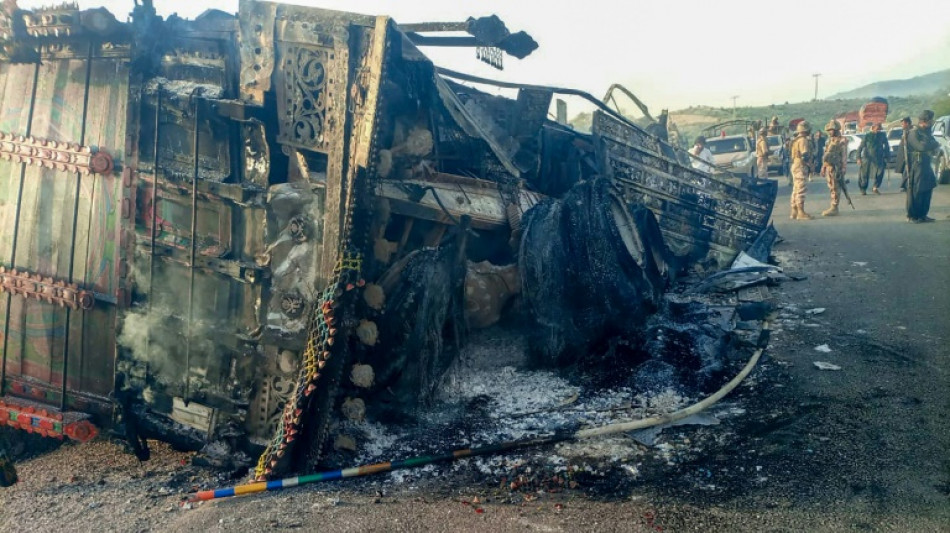 Homens armados matam 39 pessoas no Paquist&atilde;o em supostos ataques &eacute;tnicos