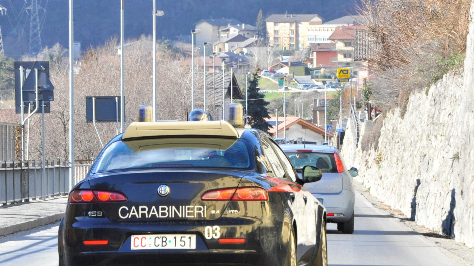 Quindicenne denuncia, 'vittima di abusi'