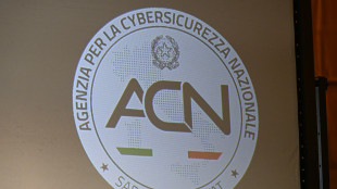 Agenzia cyber, 'falsit&agrave; su telefoni alte cariche on line'