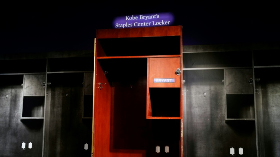 Arm&aacute;rio de Kobe Bryant no est&aacute;dio dos Lakers &eacute; leiloado por US$ 2,9 milh&otilde;es