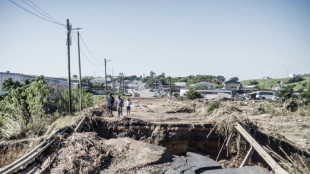 Sigue la dif&iacute;cil b&uacute;squeda de los desaparecidos por las inundaciones en Sud&aacute;frica
