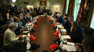 "Un travail formidable": l'économie recule, Trump et son équipe esquivent