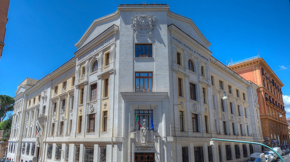 Istat, a ottobre in calo congiunturale -0,5% fatturato servizi e industria