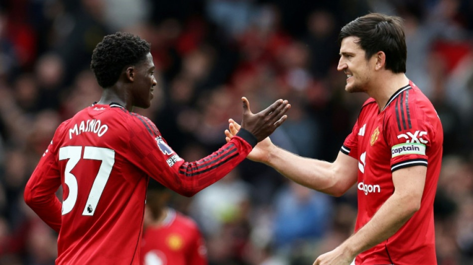 Man Utd beat Liverpool, Spurs climb out of relegation zone
