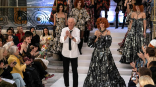 London fashion week opens with tribute to one of its greats