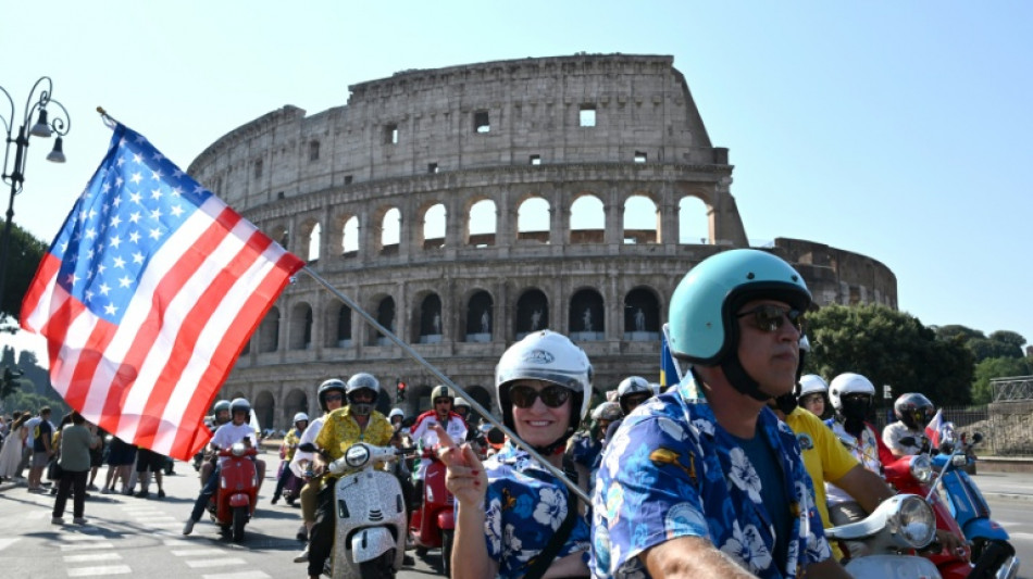 Pour ses 80 ans, l'iconique Vespa retrouve la Ville &eacute;ternelle