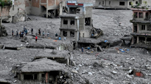 Le bilan de la crue dans l'Himalaya d&eacute;passe la barre des 1.000 morts, les secours en qu&ecirc;te de rescap&eacute;s