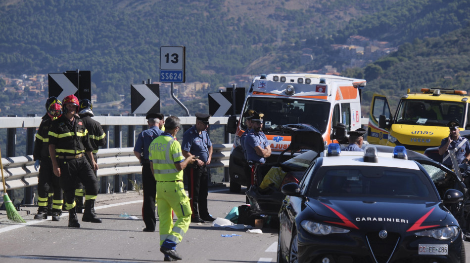 Anziano su carrozzina elettrica investito e ucciso