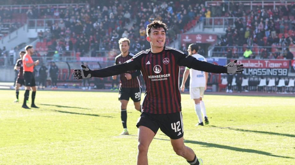 St. Pauli &uuml;bernimmt Spitze - Doppelpack von Uzun