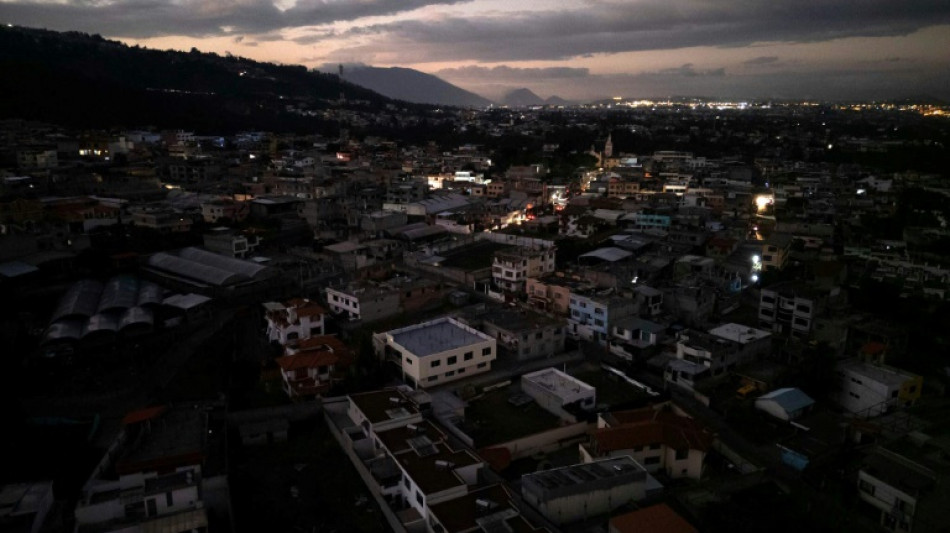 Tr&aacute;fico, apag&otilde;es, baixo crescimento: Equador em apuros antes de novas elei&ccedil;&otilde;es