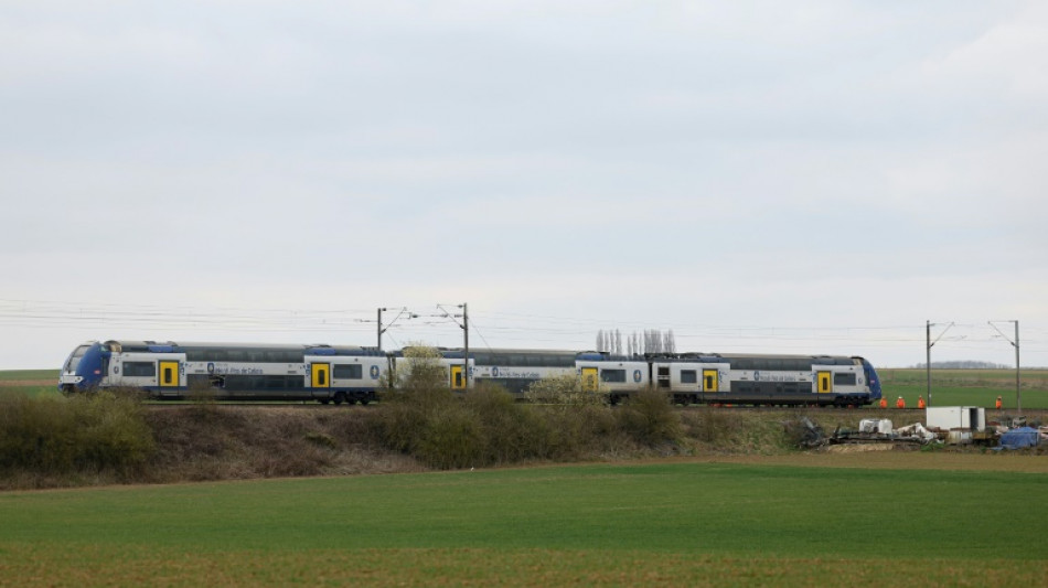 Deux militaires tu&eacute;s par un train &agrave; un passage &agrave; niveau dans le Pas-de-Calais