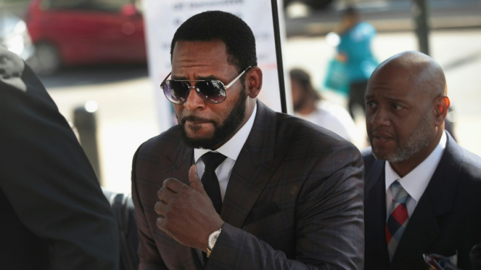 R. Kelly wirft Gef&auml;ngnisw&auml;rtern Mordversuch durch Medikamenten-&Uuml;berdosis vor