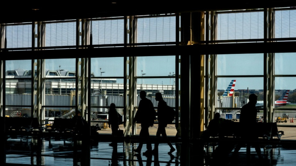 Jueza de EEUU deroga viajar con mascarilla; aerol&iacute;neas dejar&aacute;n de exigirla