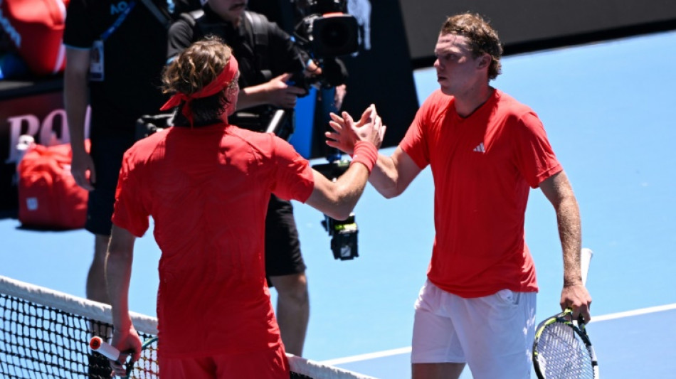 Tsitsipas &eacute; surpreendido pelo americano Michelsen e se despede do Aberto da Austr&aacute;lia na 1&ordf; rodada