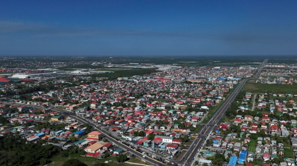 Petit pays aux grandes réserves de pétrole le Guyana veut échapper à la malédiction de l'or noir 

