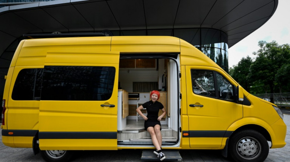 En Chine, des vans am&eacute;nag&eacute;s comme solution de logement pas cher