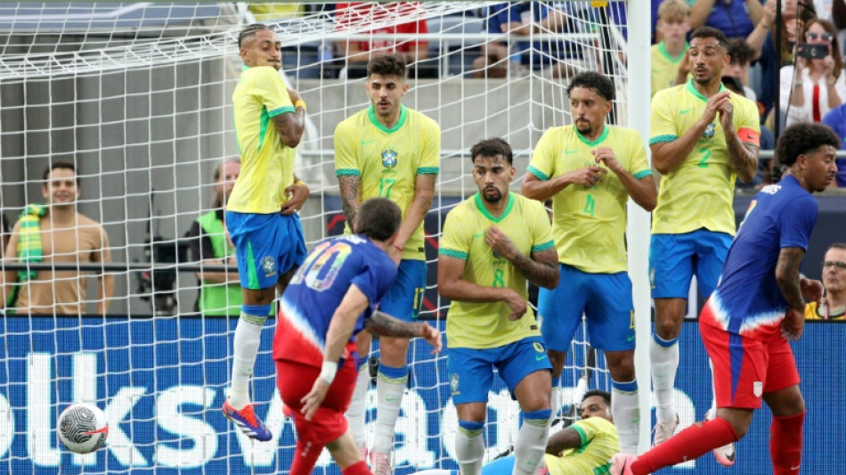 Sistema defensivo ainda &eacute; dor de cabe&ccedil;a pra Dorival na Sele&ccedil;&atilde;o